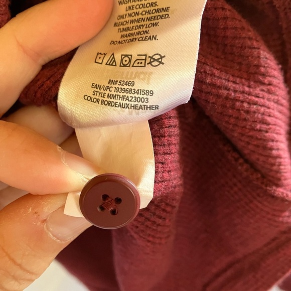 Red Henley Shirt and Gray Pants Set - Picture 6 of 16